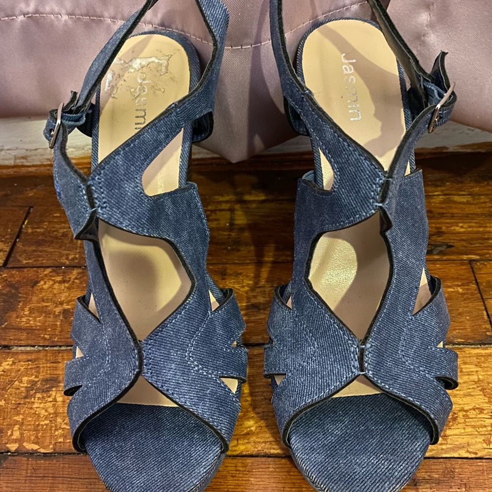 Jasmin wedges, size 7.5, blue